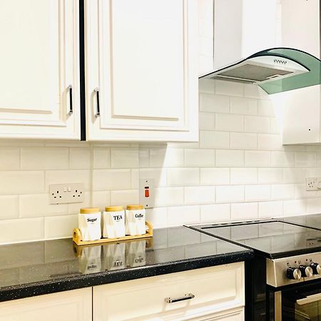 Cosy 2 Bedroom Apartment In Swiss Cottage. London Exteriör bild