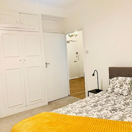 Cosy 2 Bedroom Apartment In Swiss Cottage. London Exteriör bild