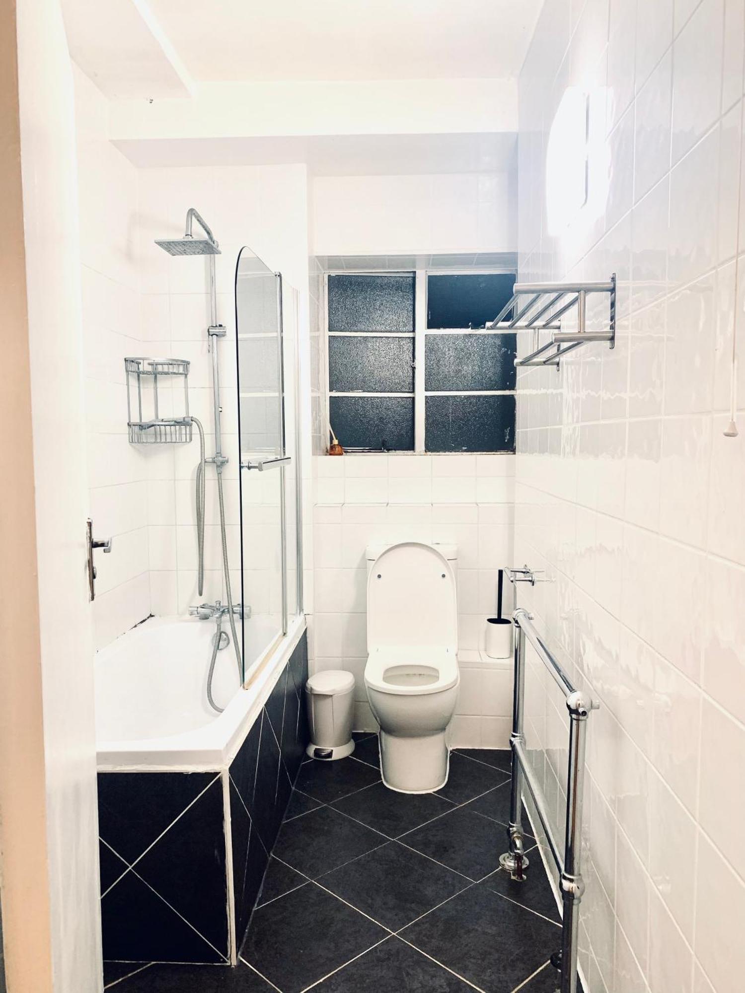 Cosy 2 Bedroom Apartment In Swiss Cottage. London Exteriör bild